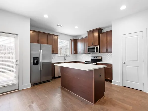 6418 Shalks Crossing Dr, Lithonia, GA 30058