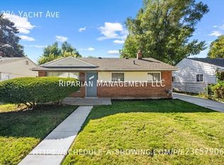 7224 Yacht Ave, Warren, MI 48091