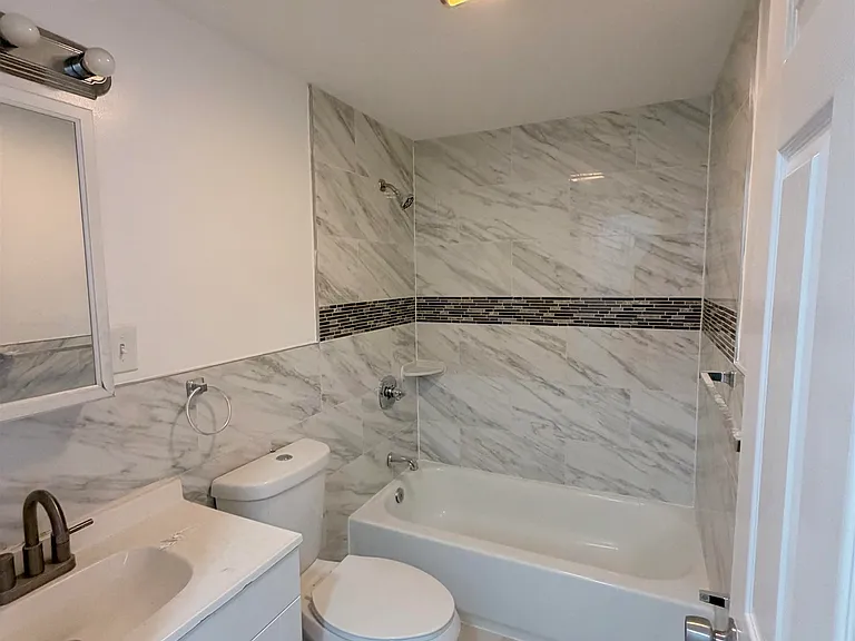 5 Chopin Ct #2 — Photo 12