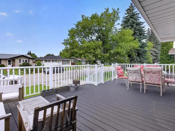 5 Wilson Cres, Strathcona County, AB T8A 3L1