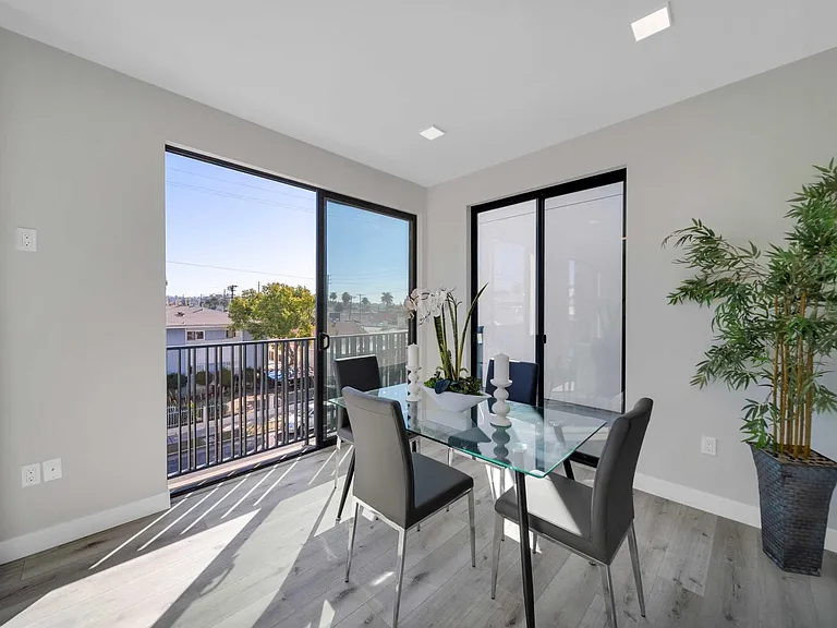 1111 N Kenmore Ave #202 — Photo 13