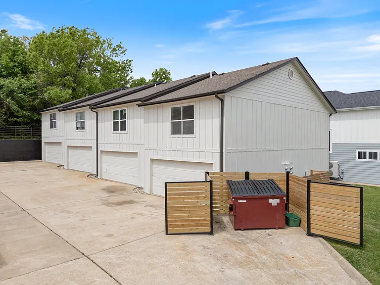 829 N Oakland Ave #1 — Photo 16