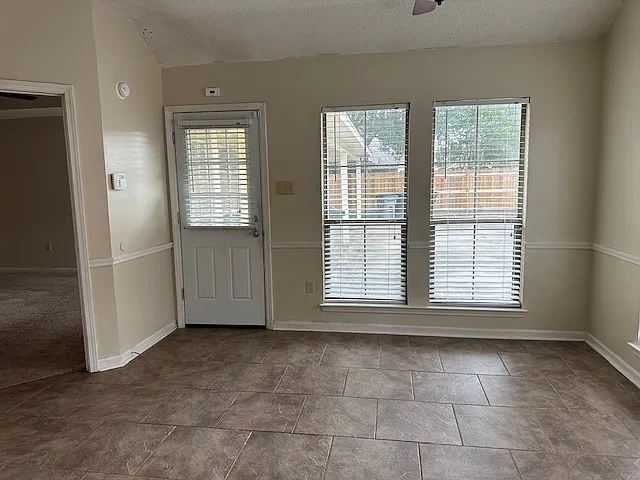 3 bed, 1477 sqft, $1,650 — Photo 3