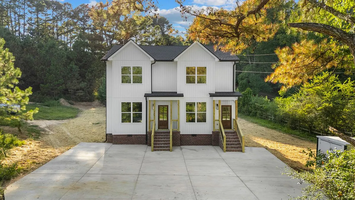 3 bed, 2.0 bath, 1450 sqft, $2,000 — Photo 1