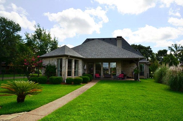 1st image of 320 Saint Andrews Dr