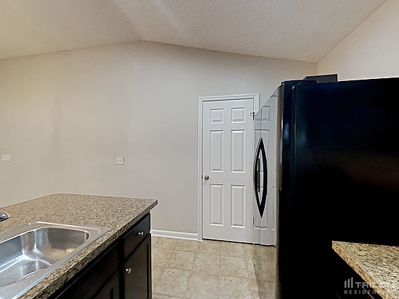 4th image of 12142 Alexandra Dr