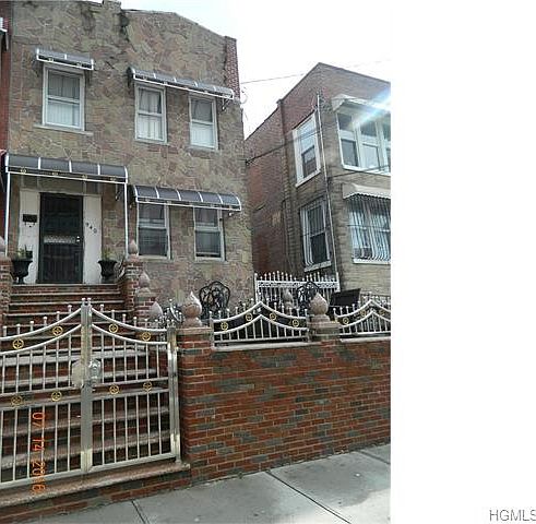 1st image of 940 E 223rd St