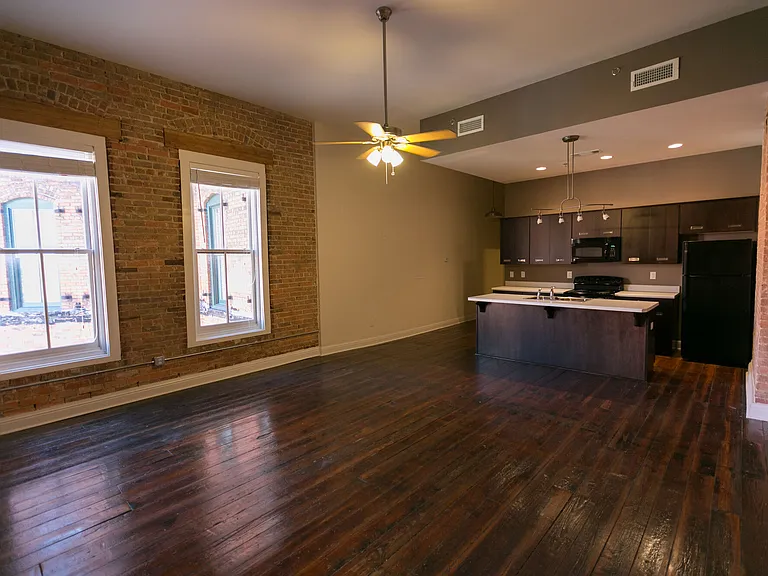 215 N Court St — Photo 10