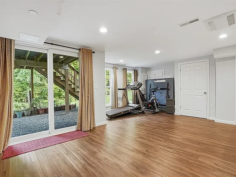 69 Spruce St — Photo 22