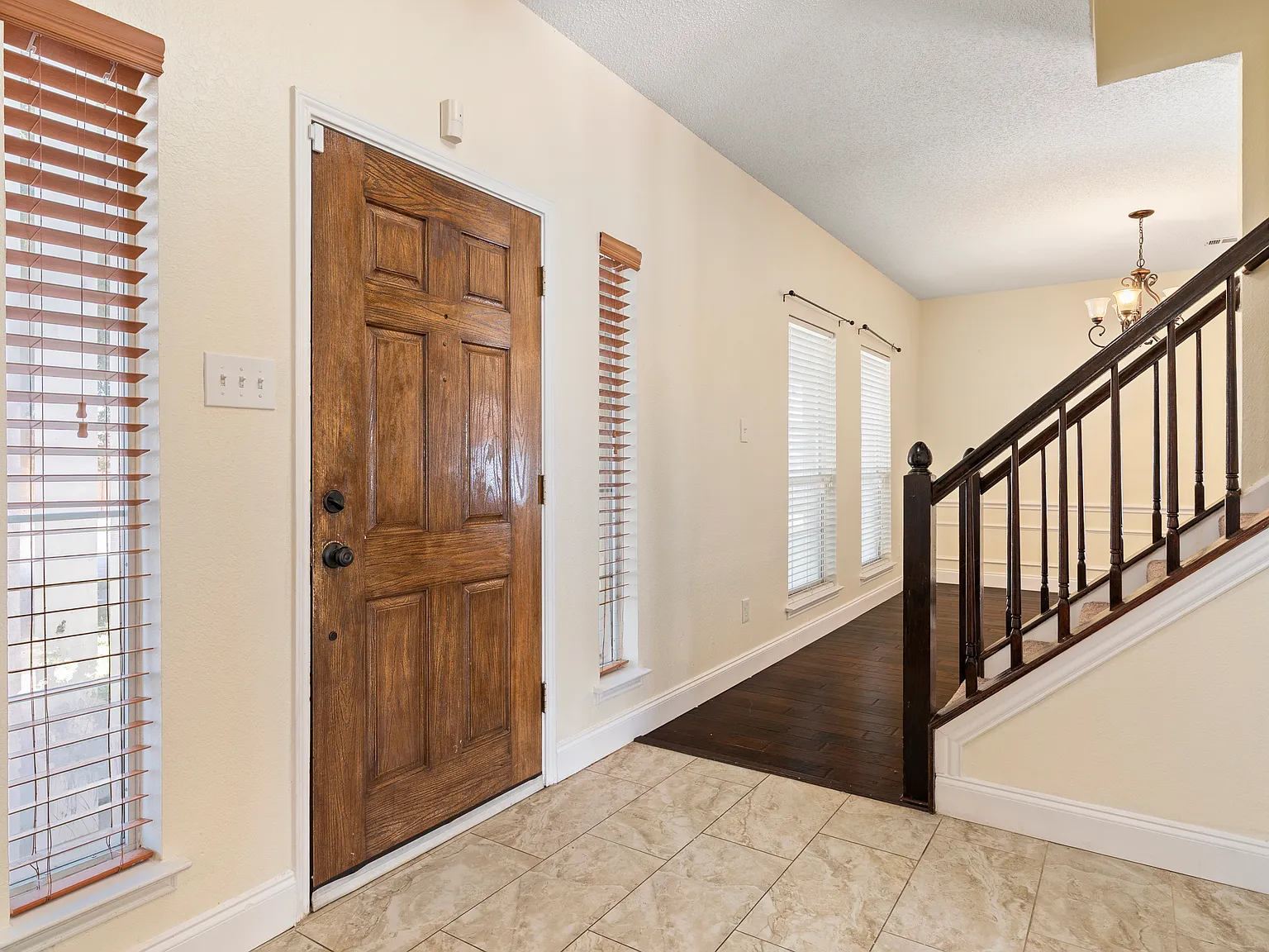 4 bed, 2128 sqft, $2,450 — Photo 2