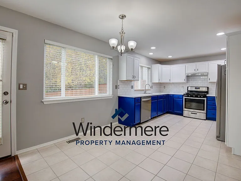 1134 NW Redwing Dr — Photo 9