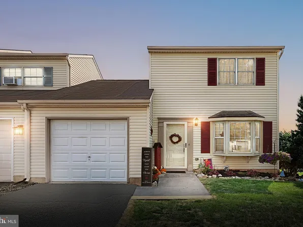 3051 Solar Dr, Dover, PA 17315