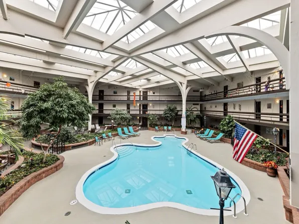 5200 South Tuckaway BOULEVARD #249C, Greenfield, WI 53221