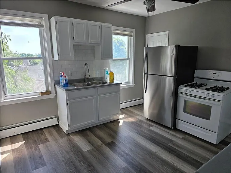 216 Maplewood Ave — Photo 10