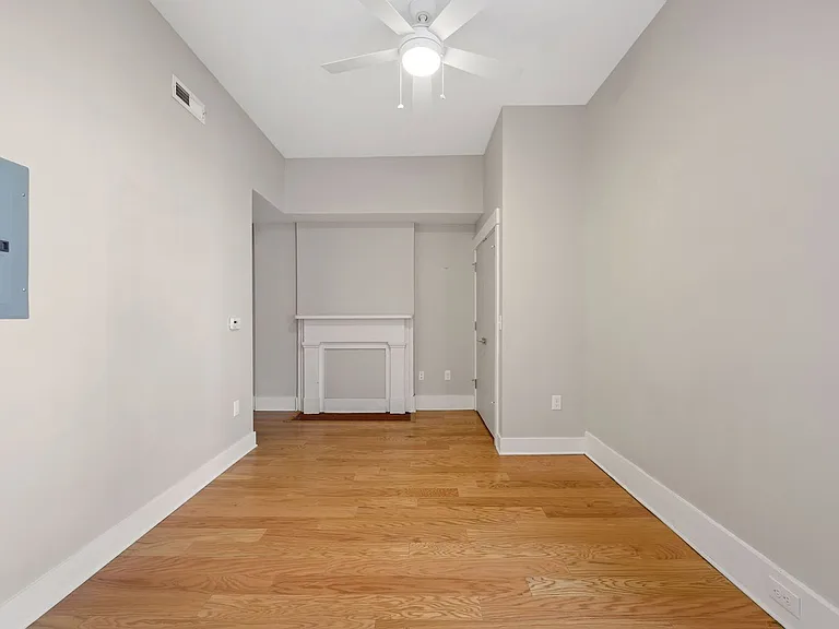 516 E 13th St #4 — Photo 7