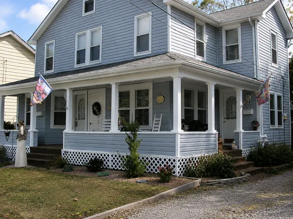 1 Maple Ave, Farmingdale, NJ 07727