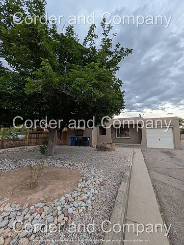 302 Valencia Dr NE Photo 1