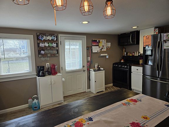 5th image of 403 3rd St SE