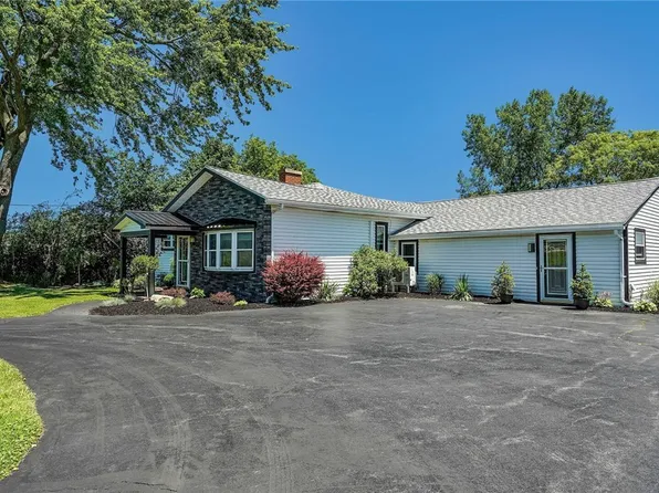 712 Davis Rd, East Aurora, NY 14052
