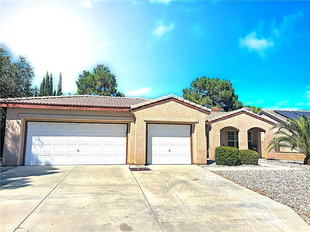 3 bed, 1690 sqft, $2,995 — Photo 3