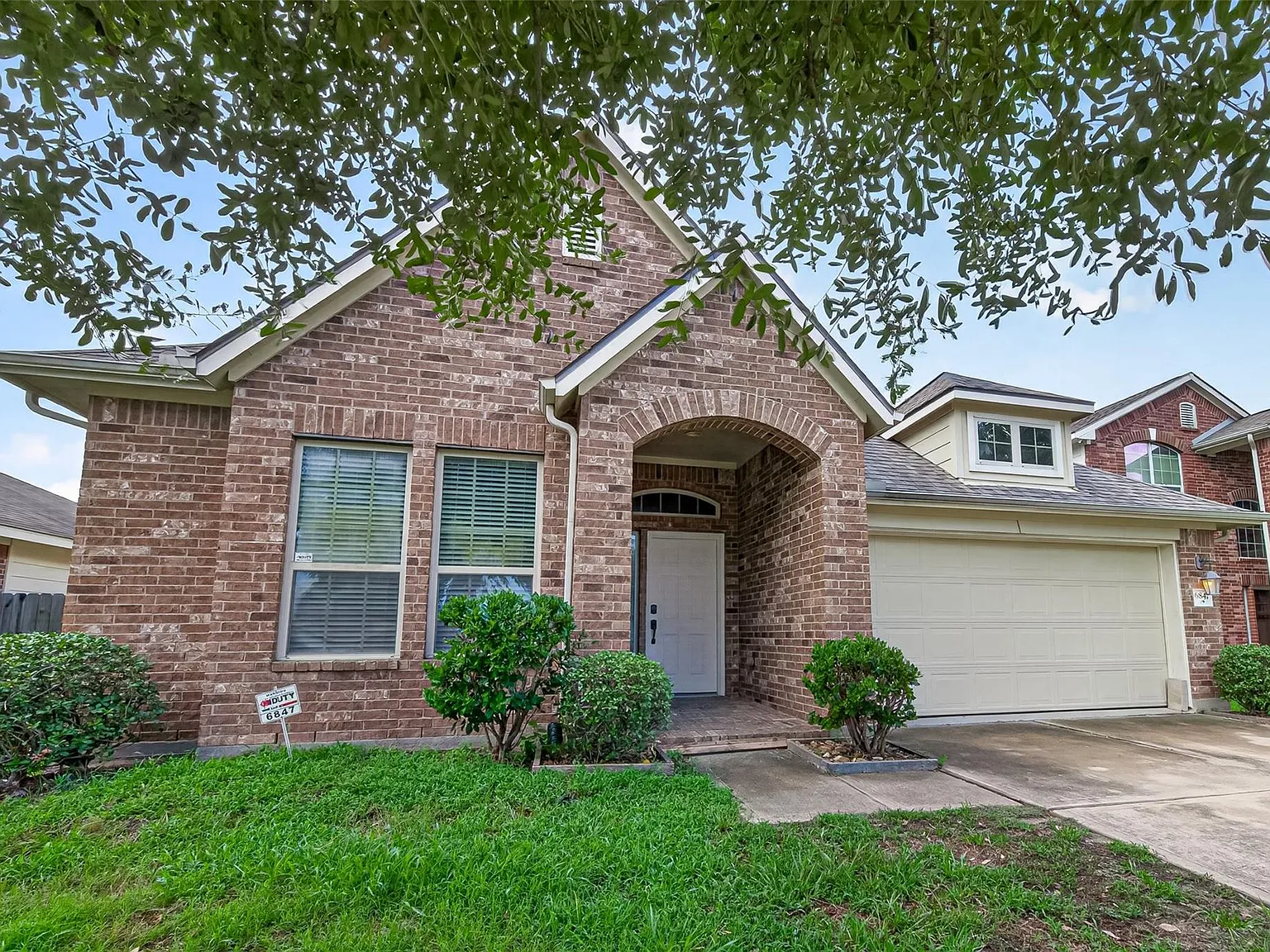3 bed, 2.5 bath, 2124 sqft, $2,200 — Photo 1