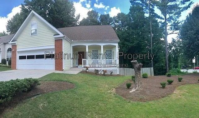 3 bed, 2.0 bath, 1996 sqft, $2,300 — Photo 3