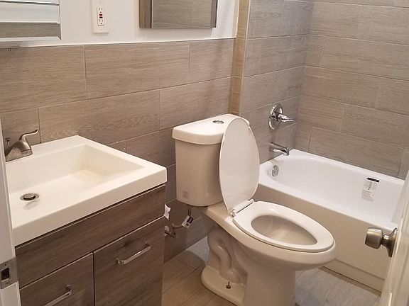 4th image of 4607 Wayne Ave Floor 3