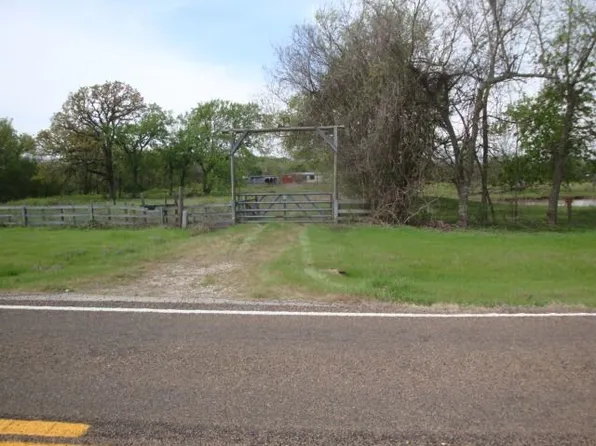 934 S Brown St, Purdon, TX 76679