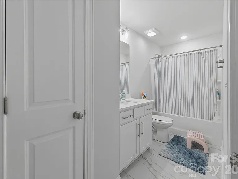 1136 Ashe Meadow Dr — Photo 15