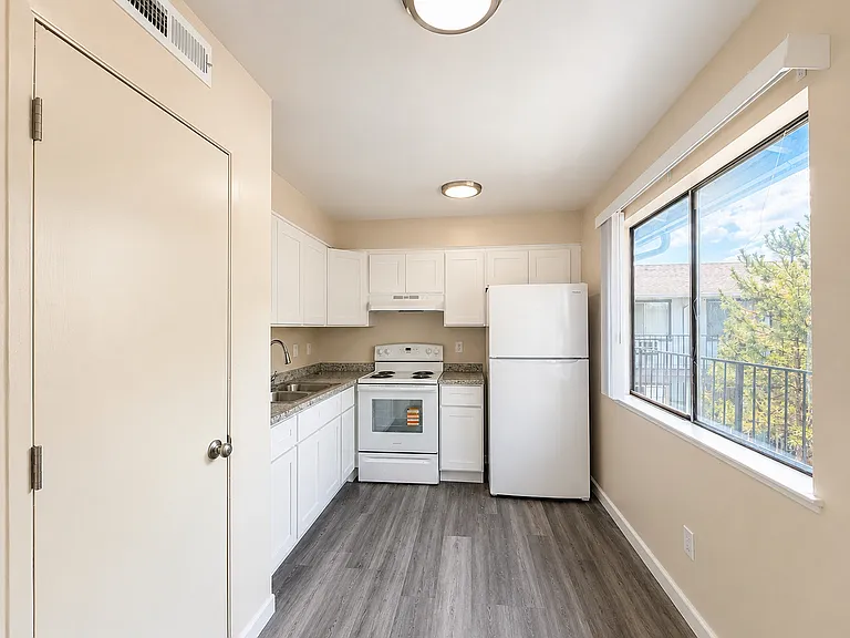 Mountain Vista Apartments — Photo 17