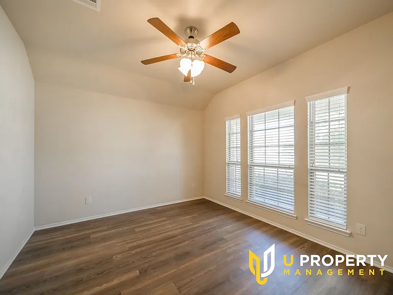 552 Indian Hill Dr — Photo 3