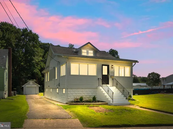 220 S Forklanding Rd, Maple Shade, NJ 08052