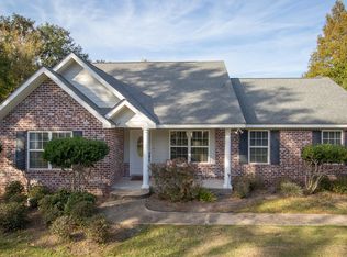 1 Greenbriar Dr, Gulfport, MS 39507