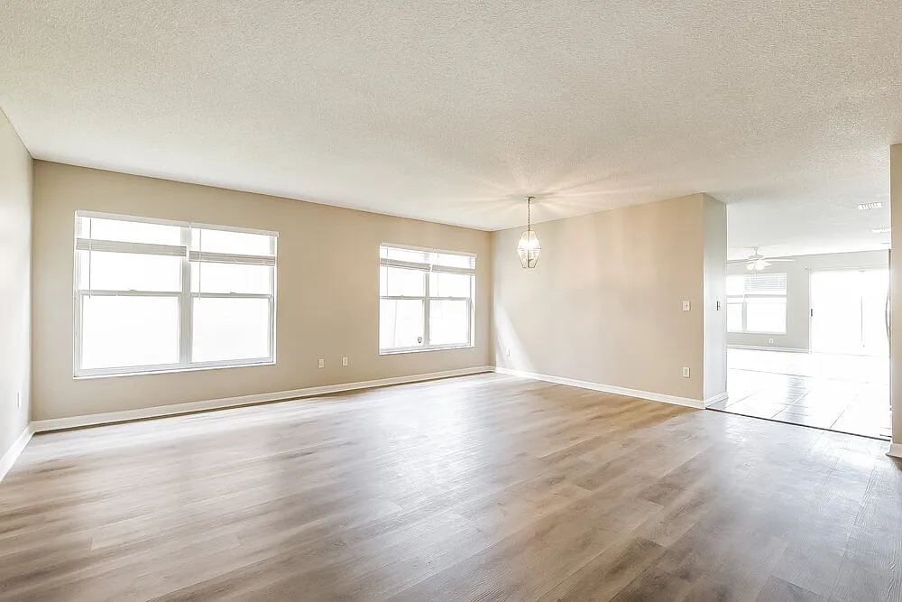 4 bed, 2.0 bath, 1934 sqft, $2,465 — Photo 3