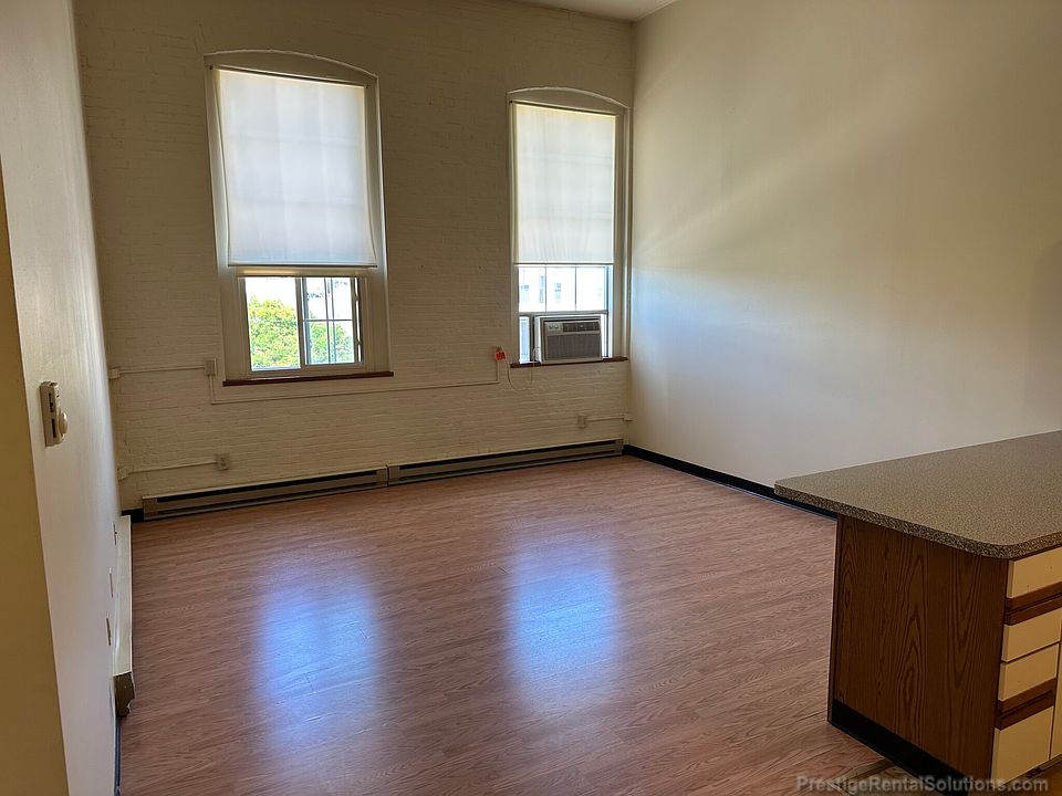 1st image of 11 Willow St APT 303