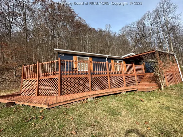 62 Bowtie Dr, Pecks Mill, WV 25547
