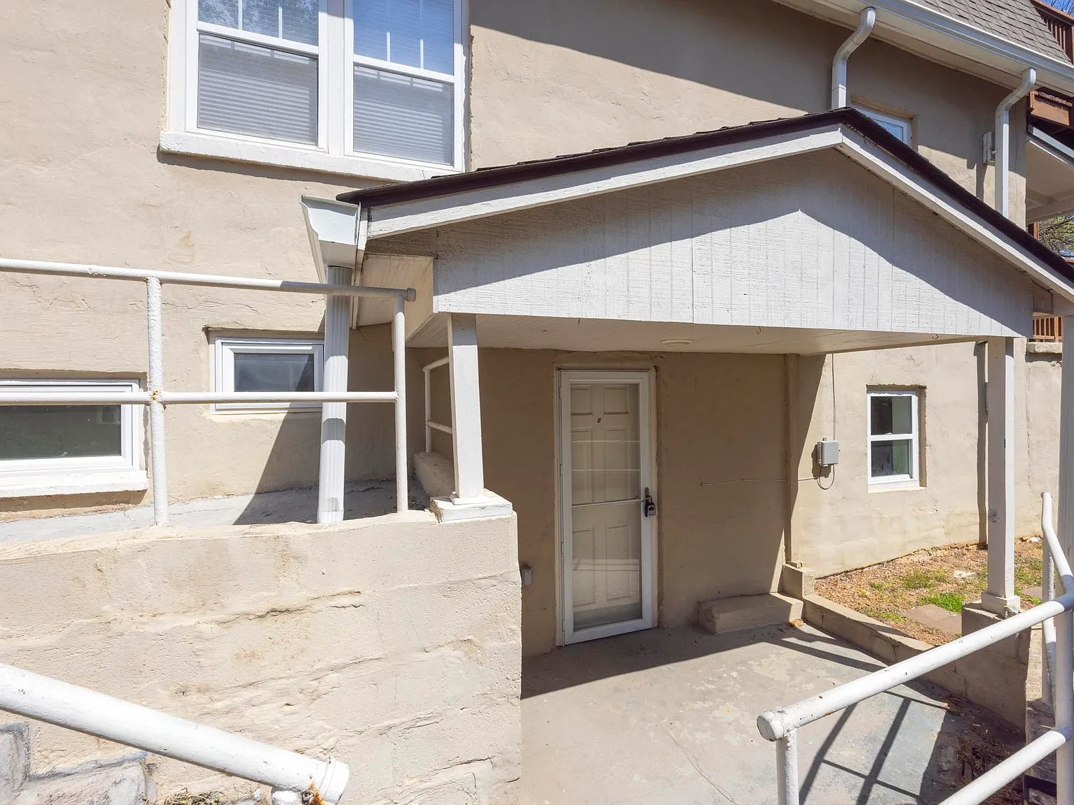 2 bed, 812 sqft, $1,600 — Photo 3