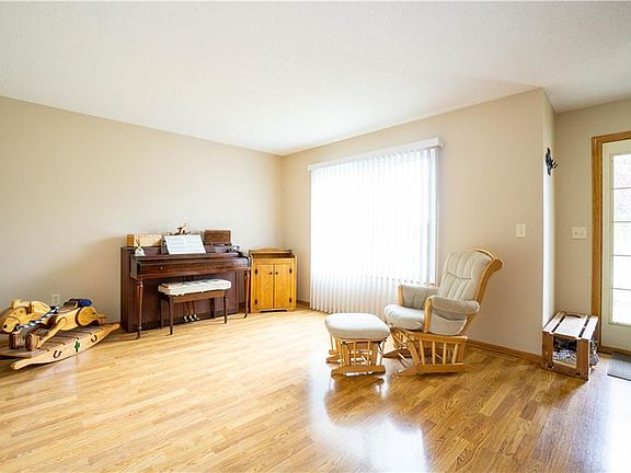 4th image of 208 7th Ct SE