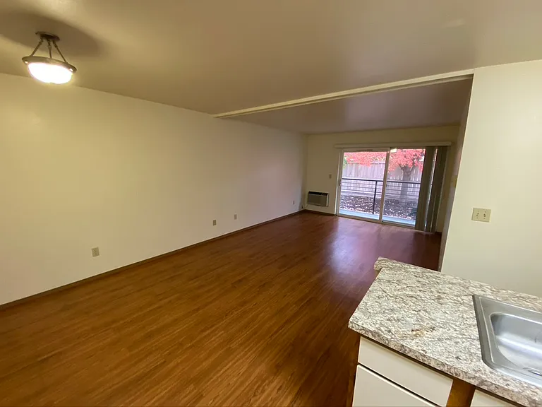 1100 N Alder St #15 — Photo 9