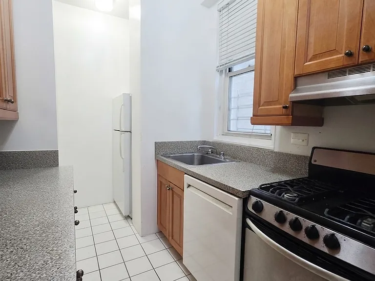401 E 81st St #1C — Photo 6