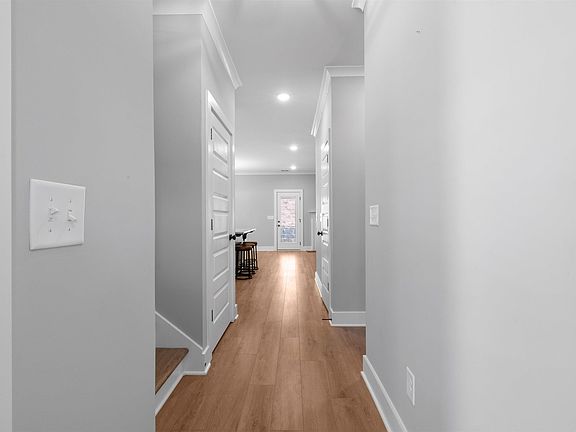 5th image of 225 Atlantic Ln