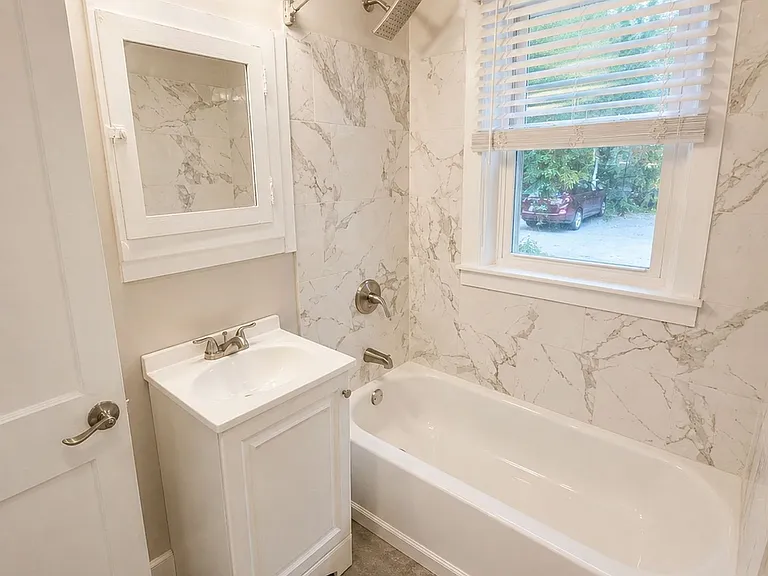 748-758 Shady Dr E — Photo 15