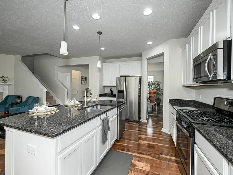 4816 Lake View Dr — Photo 23
