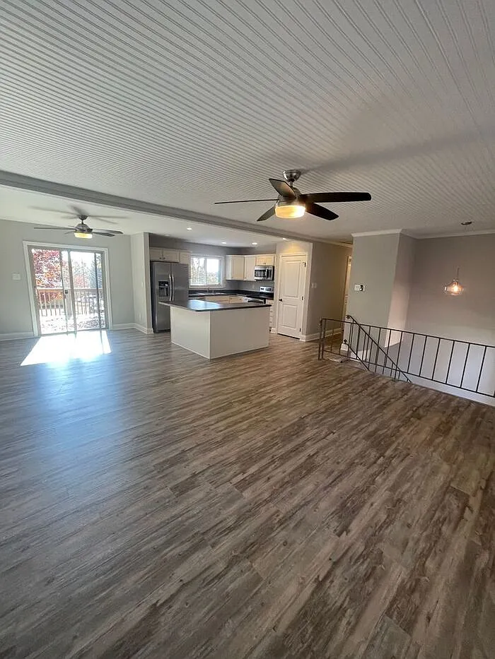 4 bed, 3.0 bath, 2442 sqft, $2,700 — Photo 3