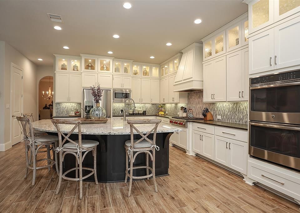 The seller has added upgraded handles on all the cabinets and drawers. Double oven, microwave and convection cooking too! Great window/lighted cabinets to display those special items.