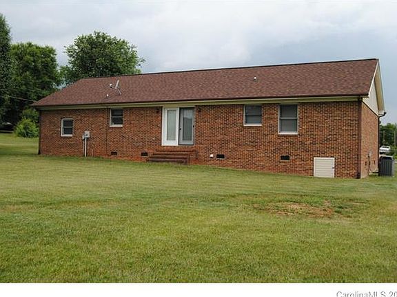 4th image of 227 Persimmon Cir