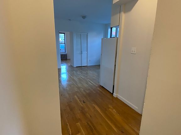 4th image of 226 E 83rd St #5RSE