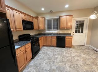 326 Mendon Rd APT 3, Woonsocket, RI 02895