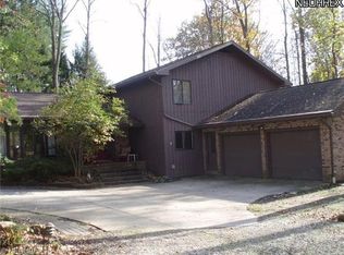 1137 Forest Pool Rd, Akron, OH 44333