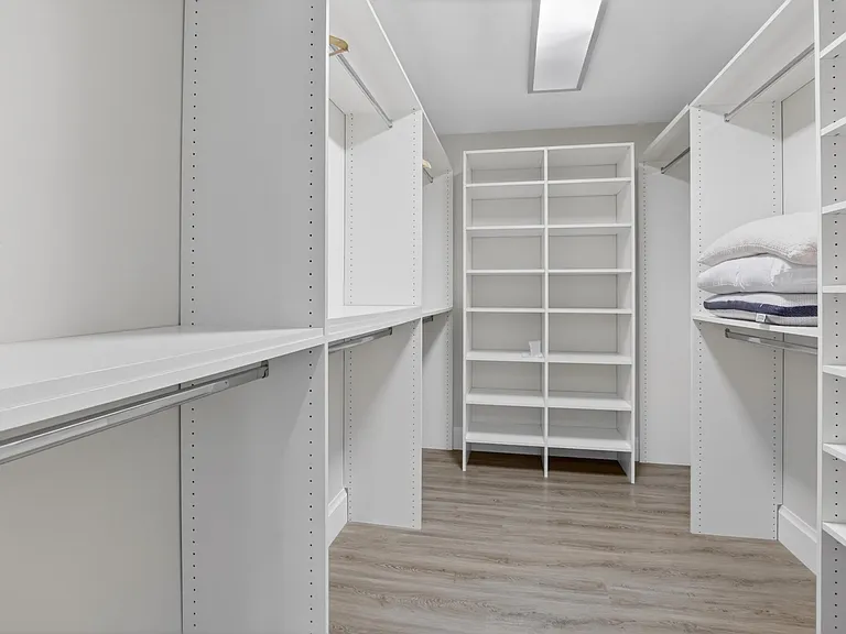 135 SE 28th Ct — Photo 33